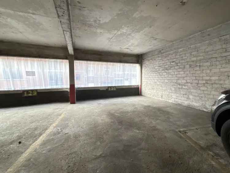 Garage te Koop Centrumstad Nabij Openbaar Vervoer