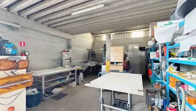 Magazijn te huur Beselare 250m²