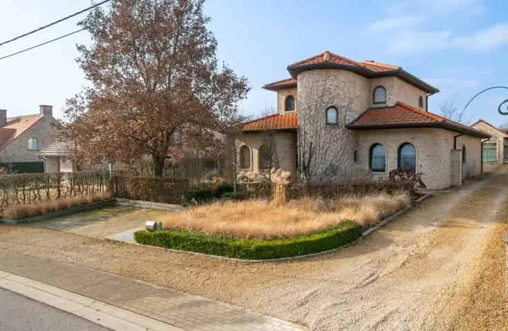 Villa te koop Lierde: Spaanse villa met bijgebouw en tuin