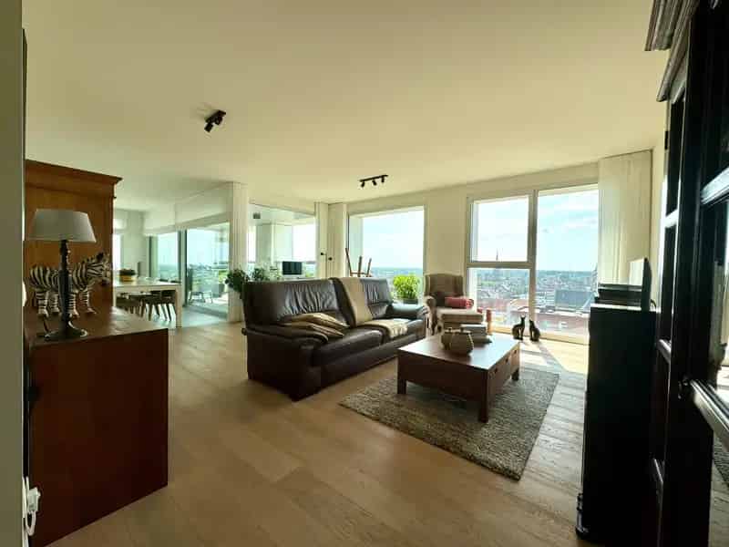 Appartement te huur 130m2 2 slaapkamers 2 badkamers terras parking