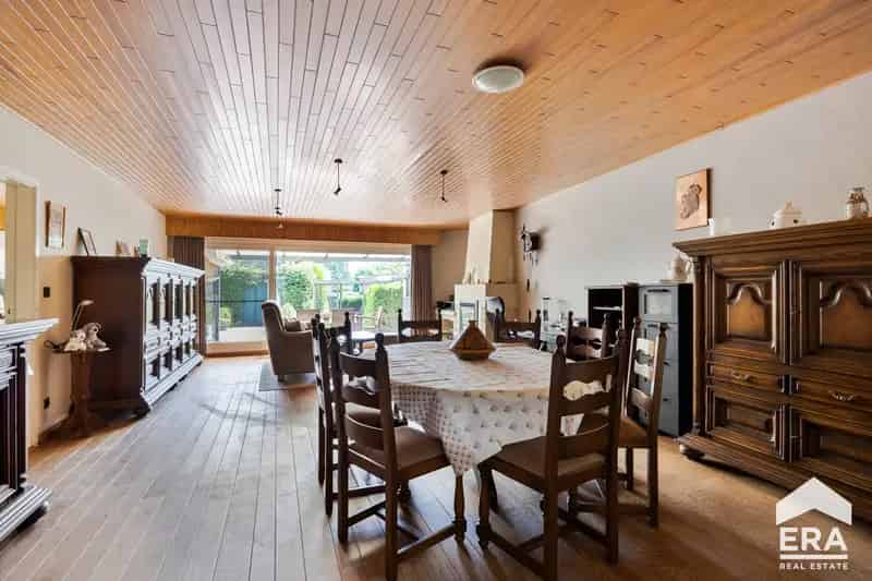 Huis te koop Mol: Ruime gezinswoning met appartement