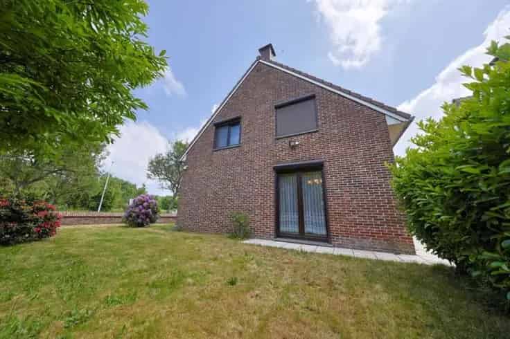 Ruime Familiewoning te Rocourt met Garage en Tuin