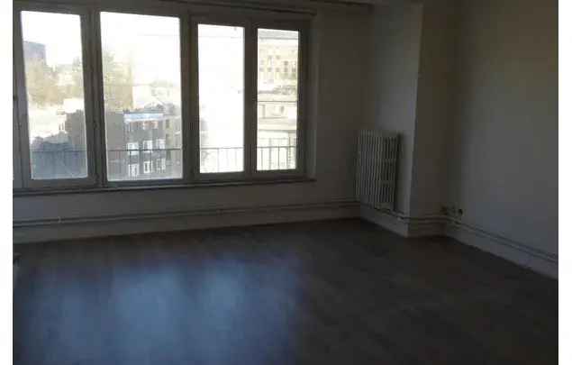 Huur 2 Slaapkamer Appartement 93m² Charleroi