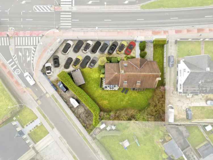 Garage te koop: Buiten showroom 250m²
