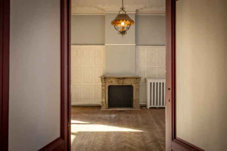 Te renoveren herenwoning Eeklo Centrum 5-7 slaapkamers groot magazijn