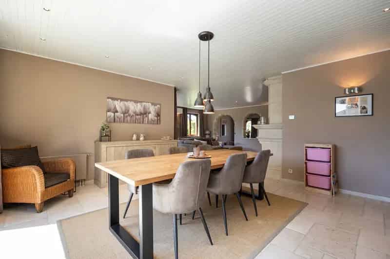 Huis te huur Zandhoven: Ruime woning met bijgebouw