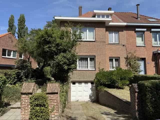 
                                                                    Huis
                                                                             te koop te Woluwe-Saint-Lambert
                                                                