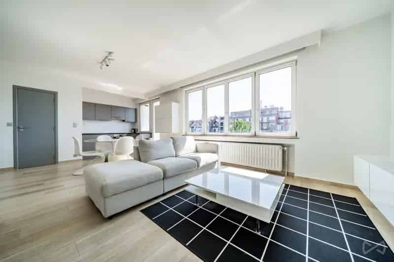 Studio Etterbeek 50m² gerenoveerd 2021 balkon