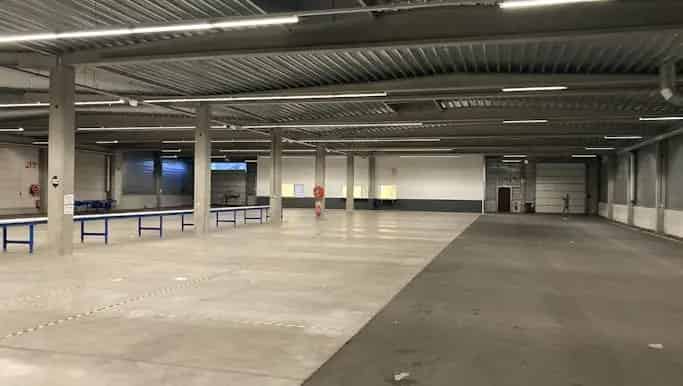 Magazijn met bureel te huur Drongen 2272m2
