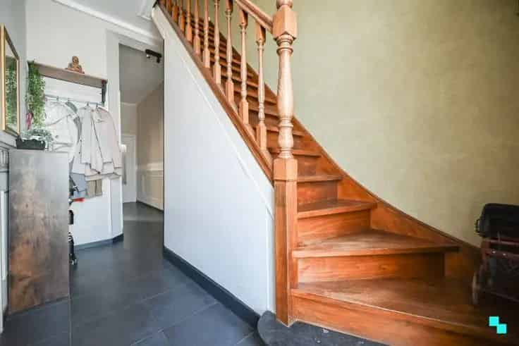 Halfopen woning 3 slaapkamers opslagruimte te koop