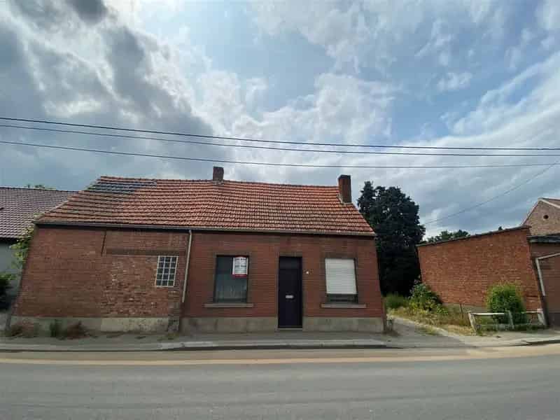 Huis te huur: Afbraakwoning op ruim perceel nabij E34