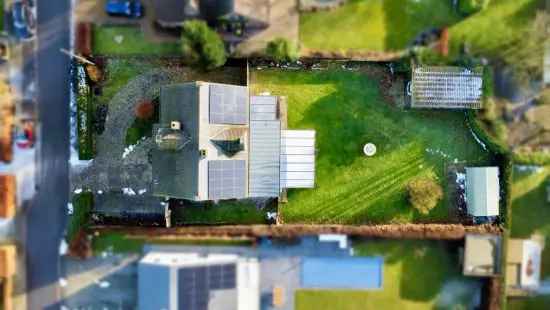 Te koop villa in Othée met ruime slaapkamers en grote tuin