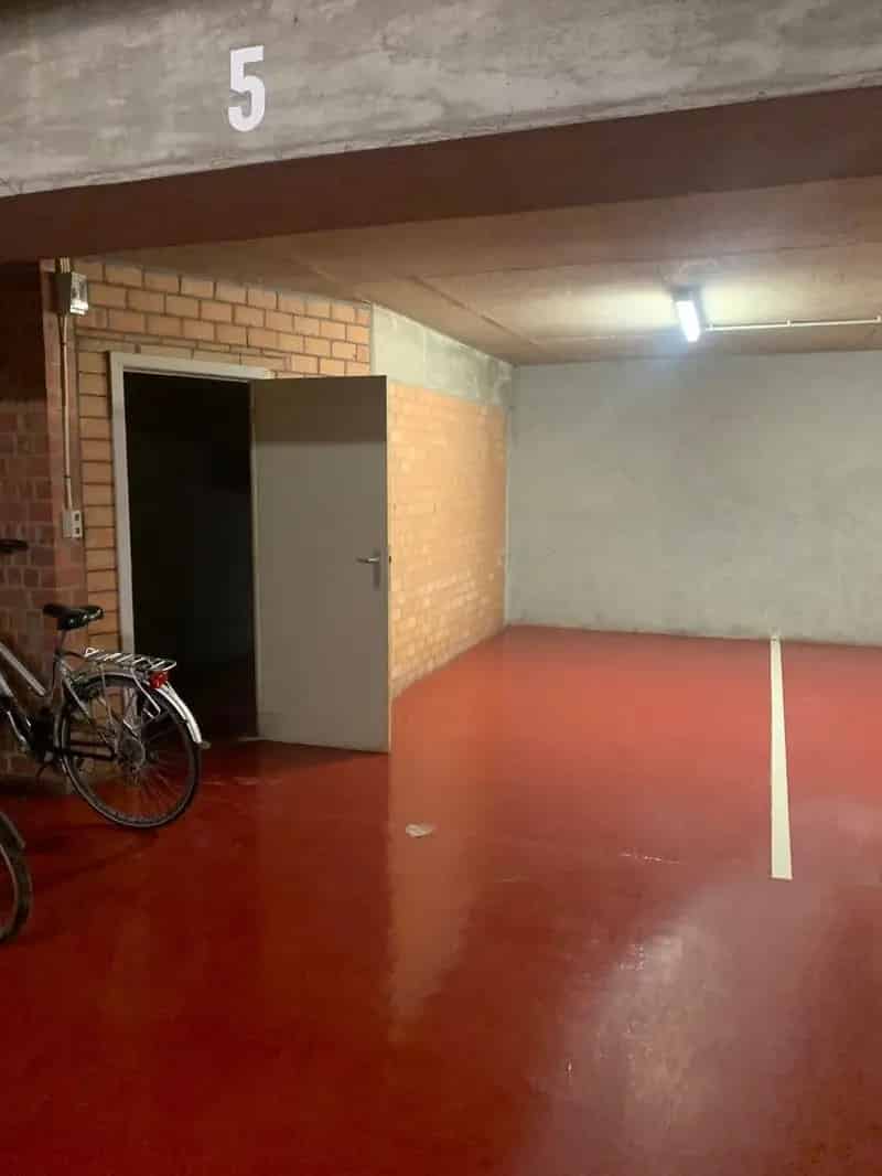 Autostaanplaats en Berging in Villa Residentie Zoute