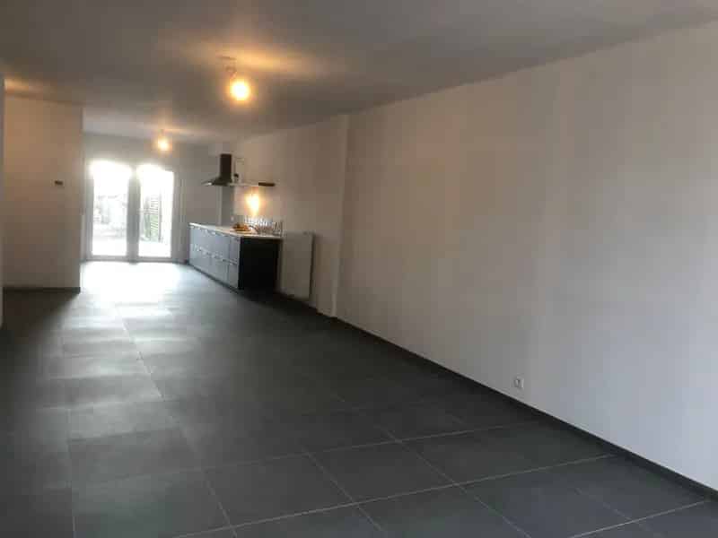 Volledig gerenoveerde woning met 3 slaapkamers!