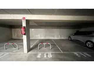 Parking te koop Evere - 6 plaatsen - Nabij winkels en openbaar vervoer