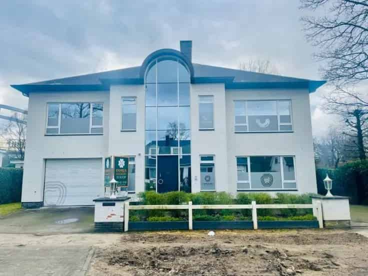 Villa Te Koop: Wonen en Werken Gecombineerd