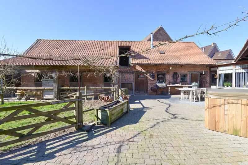 Huis te koop Oosterzele: Charmante hoeve met paardenstallen