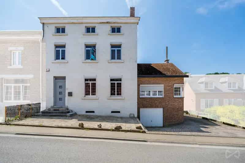 Ruim Huis te Renoveren met Tuin in Houyet