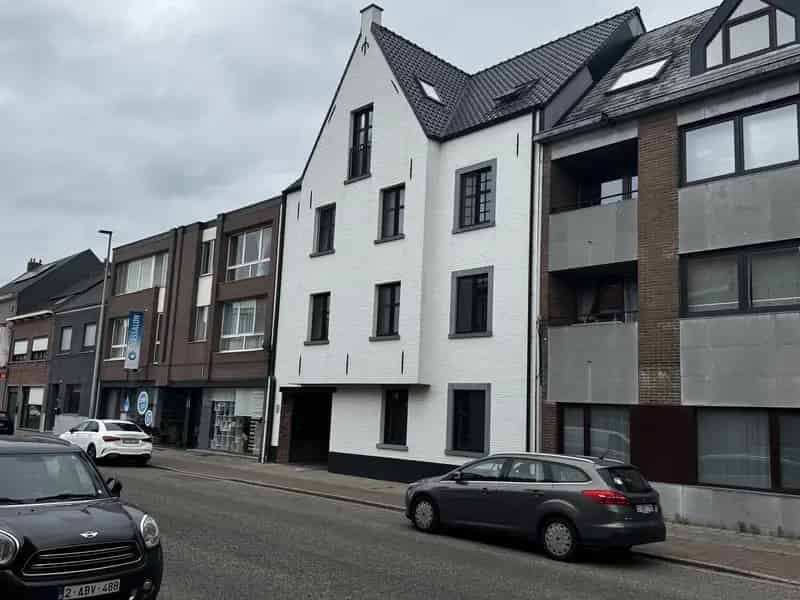 Appartement te koop in Geel: 2 slaapkamers, terras en carport