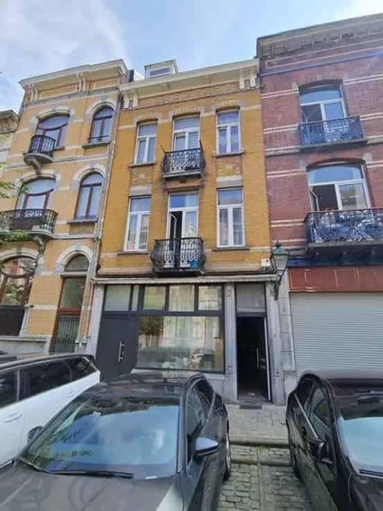 Huis Te Koop Jules Maloulaan: 4 Appartementen, Te Regulariseren
