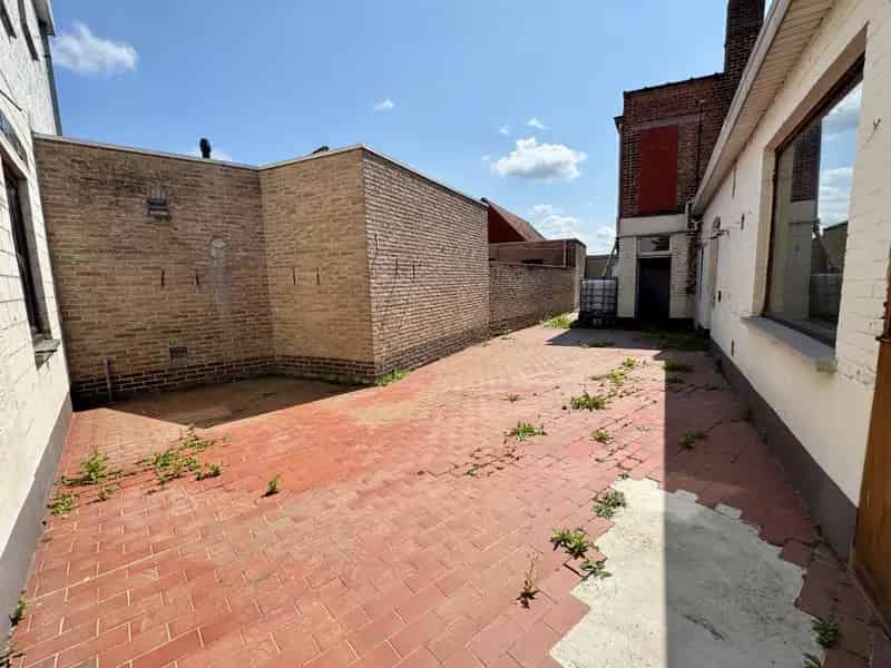 Te renoveren woning 255m² 3 slaapkamers Zonnig terras