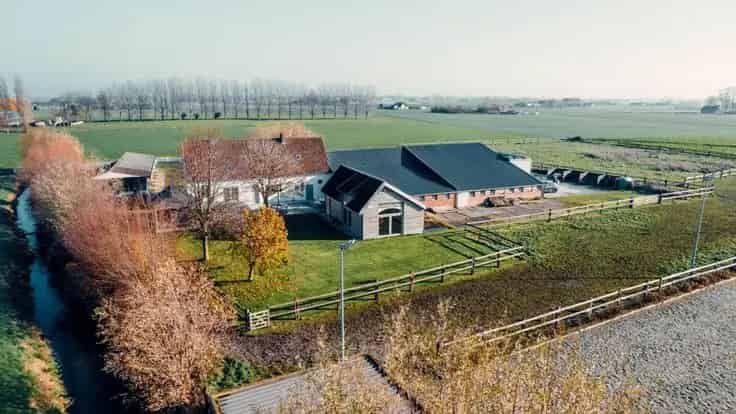Huis Te Koop Beauvoorde: Landelijke Hoeve met Paardenfaciliteiten