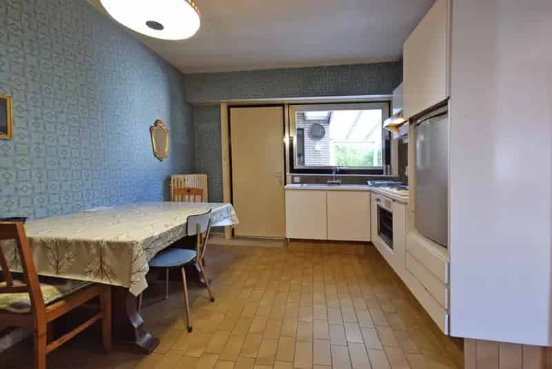 Karaktervolle halfopen bebouwing met ruime tuin te Roeselare