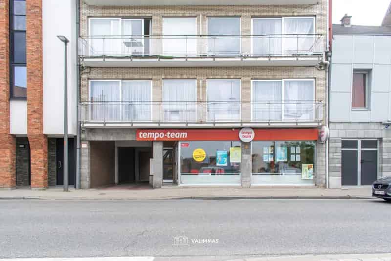 Commercieel gelijkvloers kantoor of handelsruimte