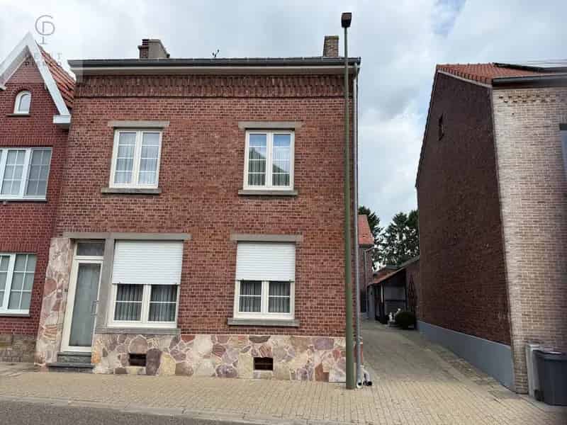 Karaktervolle Halfopen Bebouwing Overhespen