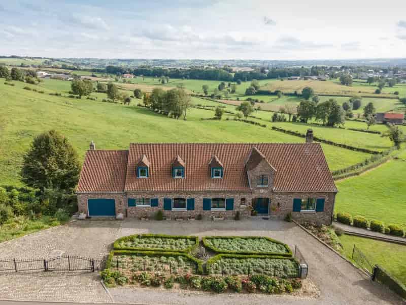 Uitzonderlijke Villa te Aubel met 6 8 Slaapkamers en Royale Werkplaats