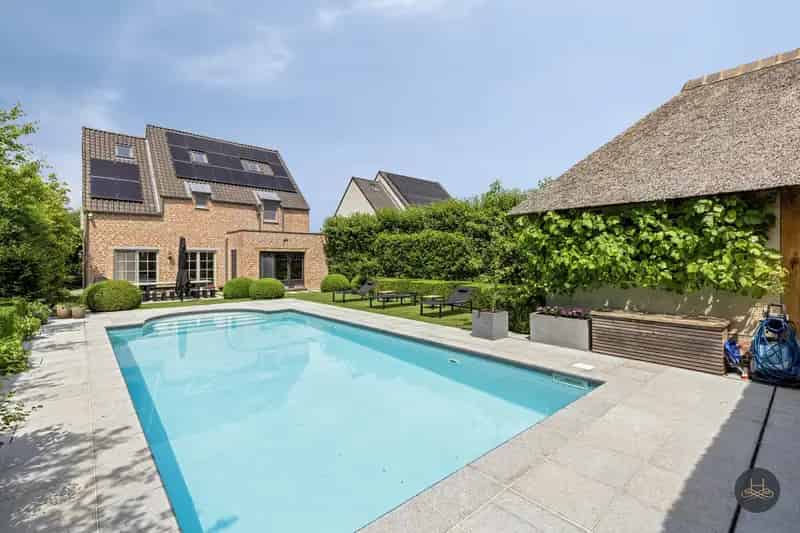 Huis te huur: Instapklare villa met zwembad en tuin