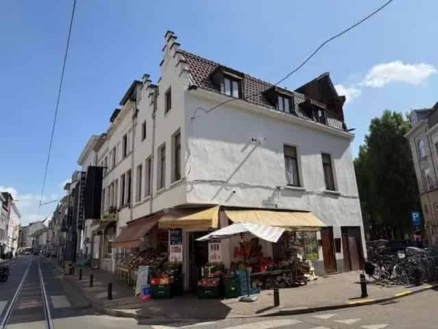 Opbrengsteigendom Gent: 2 Handelspanden 5 Appartementen