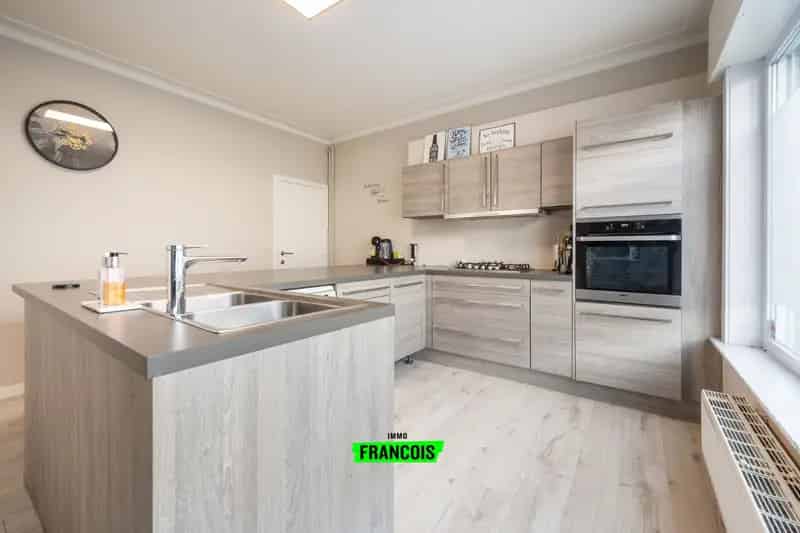Ruime Triplexwoning te Bredene met Garage en 3 slaapkamers
