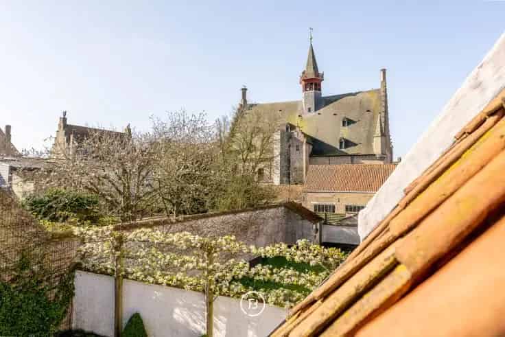 Huis Te Koop Damme: Gerenoveerde Stadswoning met Karakter