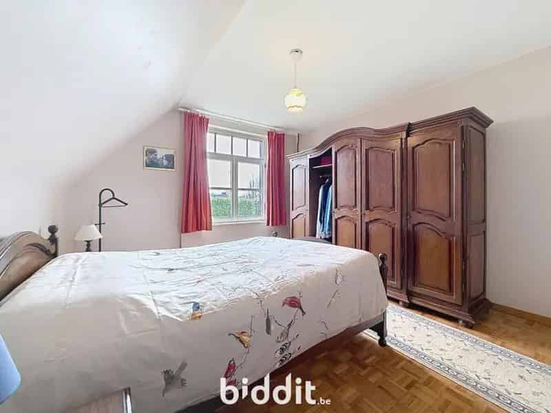 Instapklare woning met tuin 4 slaapkamers 2 garages