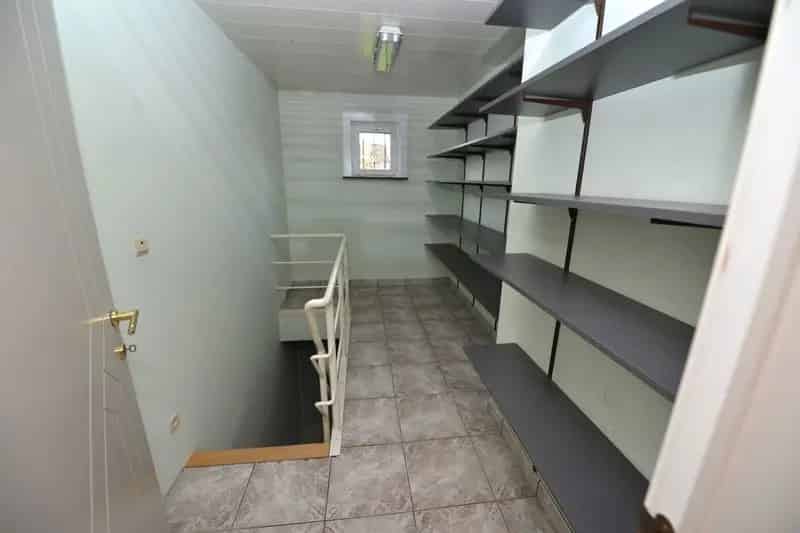 Huis te koop Nieuwmoer 6 slaapkamers 2 badkamers tuin garage