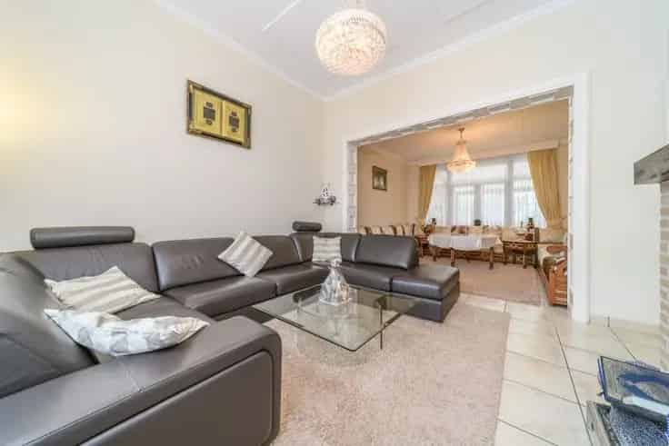 Huis Te Koop Aalst: Ruime Gezinswoning met Garage