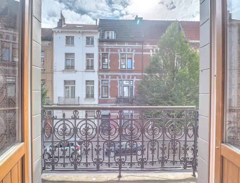 Appartementsgebouw 5 slaapkamers Molenbeek Investering