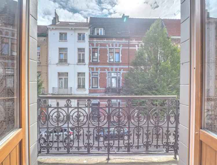 Appartementsgebouw 5 slaapkamers Molenbeek Investering