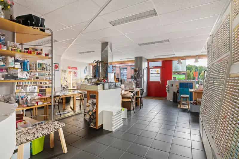Handelshuis met Winkel en Duplexappartement Merksem