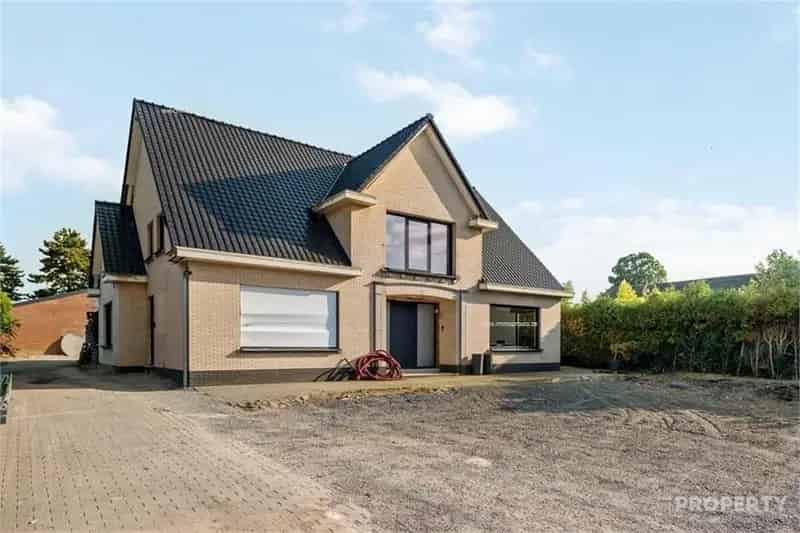 Villa te koop Heestert 5 slaapkamers grote tuin en loods