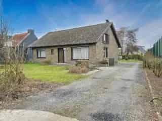 Huis te koop Izegem - Ruime woning met zwembad en boomgaard