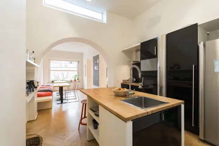 IXELLES  Gerenoveerd pand 7 slaapkamers Huuropbrengst 57300