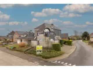 Villa te koop Sint-Pieters-Leeuw - Praktijkruimte en Gezin