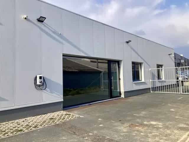 410m² Kantoren en Warehouse te Waver  - Renovatie - Ruimte en Functionaliteit