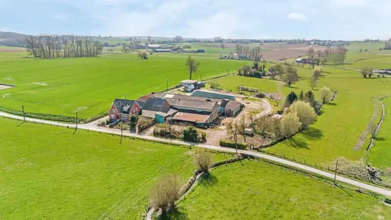 Huis te koop: Landelijke hoeve met bijgebouwen te Bever