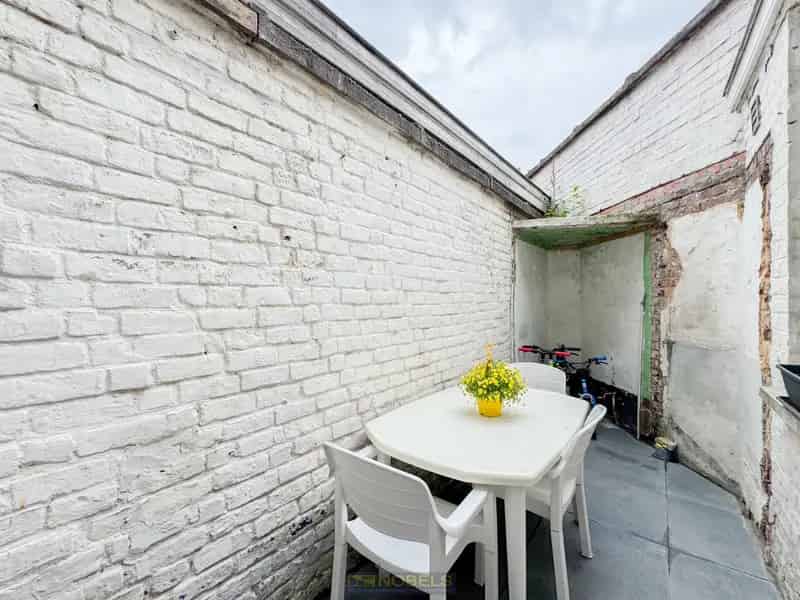 Rijwoning te Oudenaarde met stadskoer  zonnepanelen