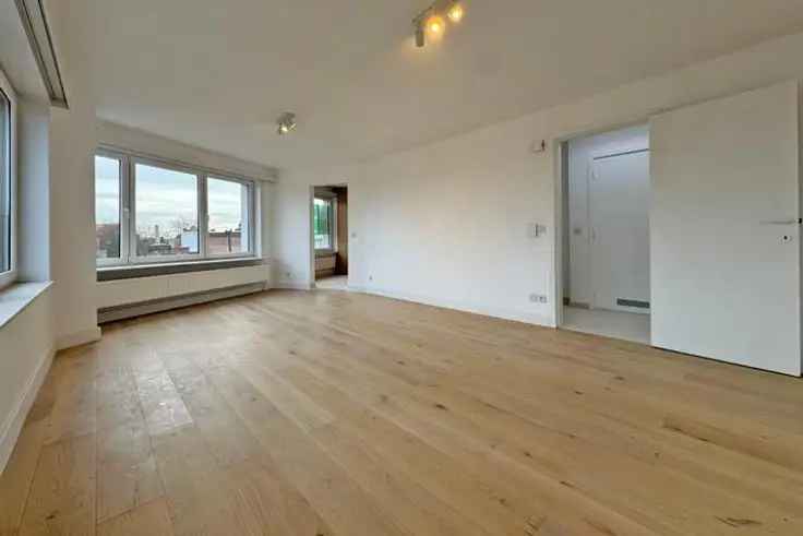 Vernieuwd Hoekappartement Knokke Nabij Lippenslaan