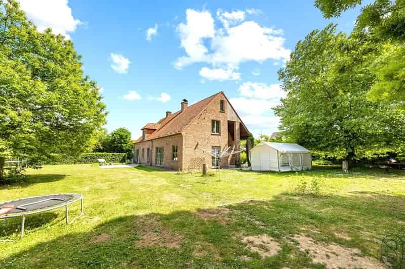 Charmante Villa met 4 slaapkamers en paardenboxen te koop