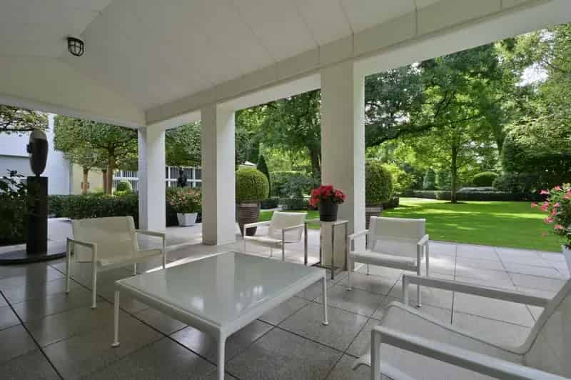 Exclusieve villa op 90a met binnenzwembad en majestueuze parktuin op toplocatie in Lanaken